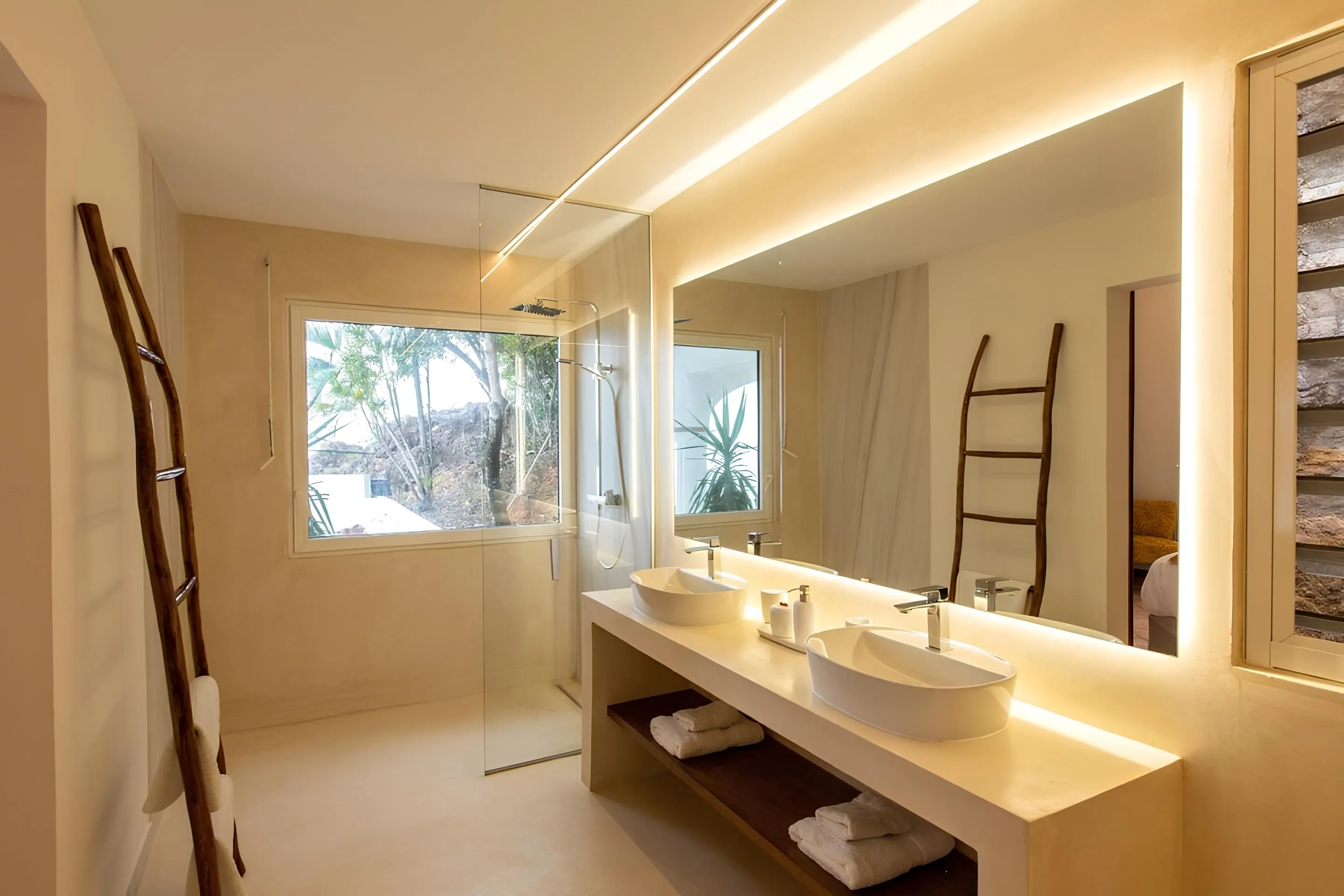Salle de bain avec éclairage LED